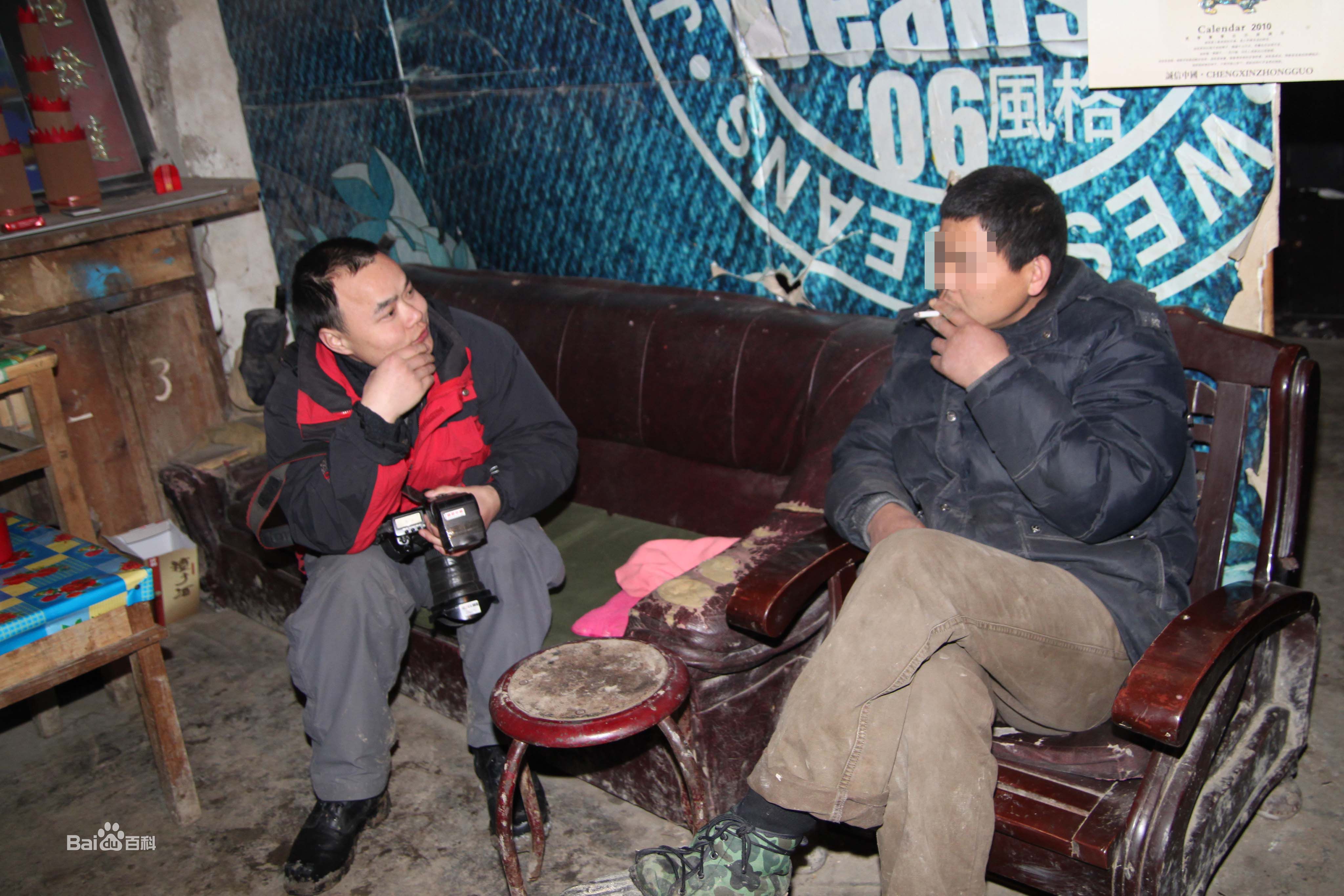 张仁杰(renjiezhang)和他独立承担的艾滋病生存现状课题中的人物在一起。素颜照相册