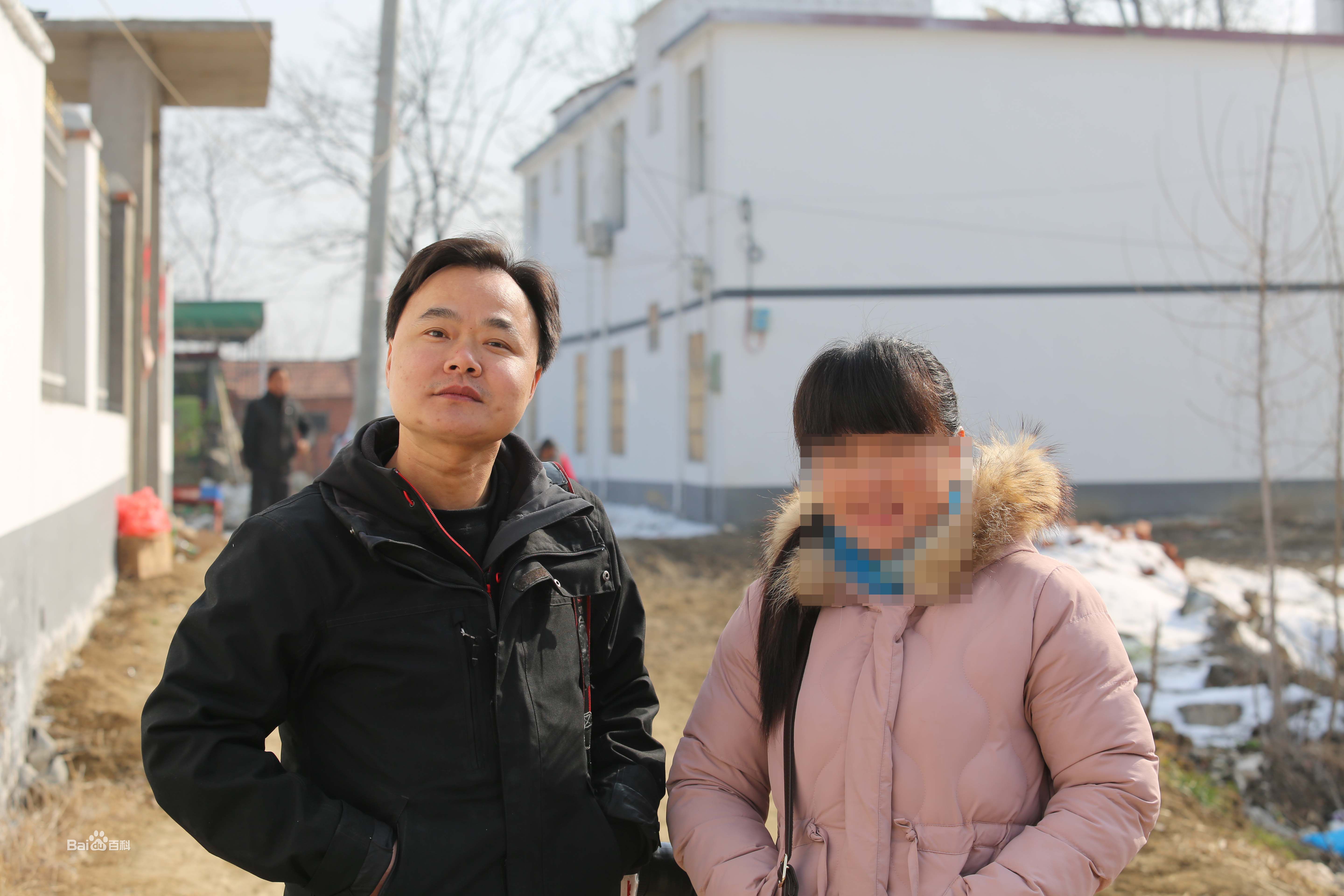 张仁杰(renjiezhang)和他独立承担的艾滋病生存现状课题中的人物在一起。素颜照相册