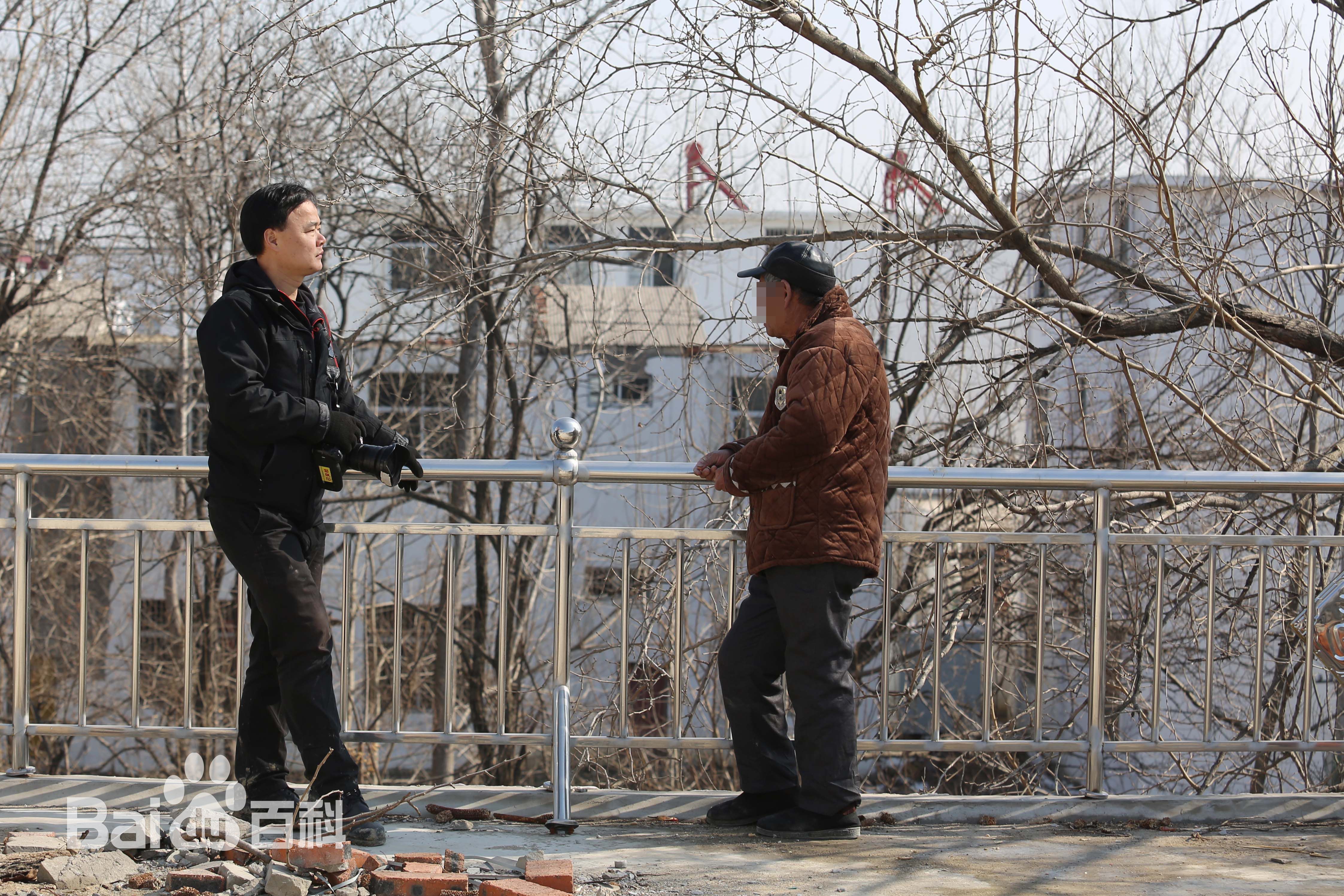 张仁杰(renjiezhang)和他独立承担的艾滋病生存现状课题中的人物在一起。素颜照相册