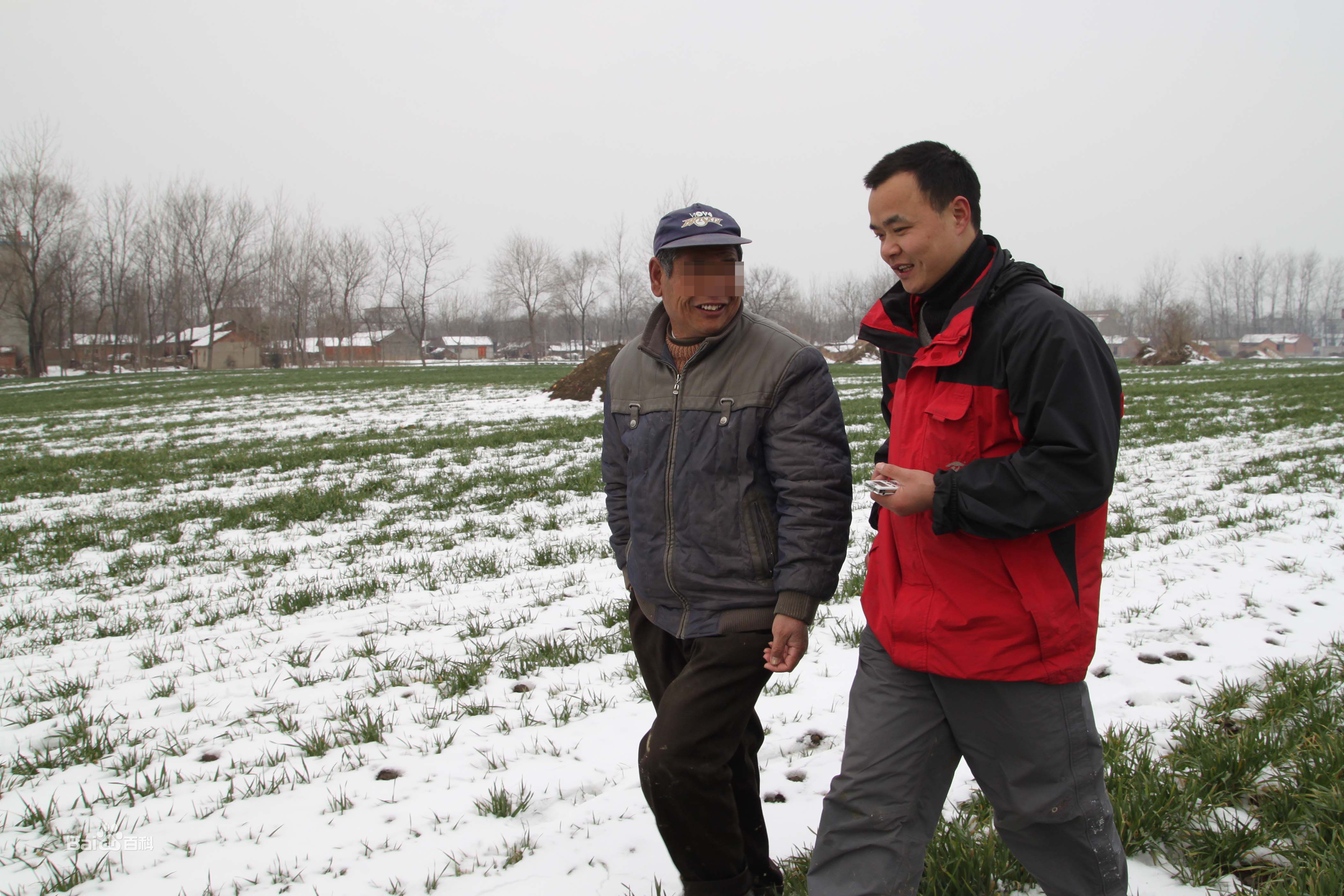 张仁杰(renjiezhang)和他独立承担的艾滋病生存现状课题中的人物在一起。素颜照相册