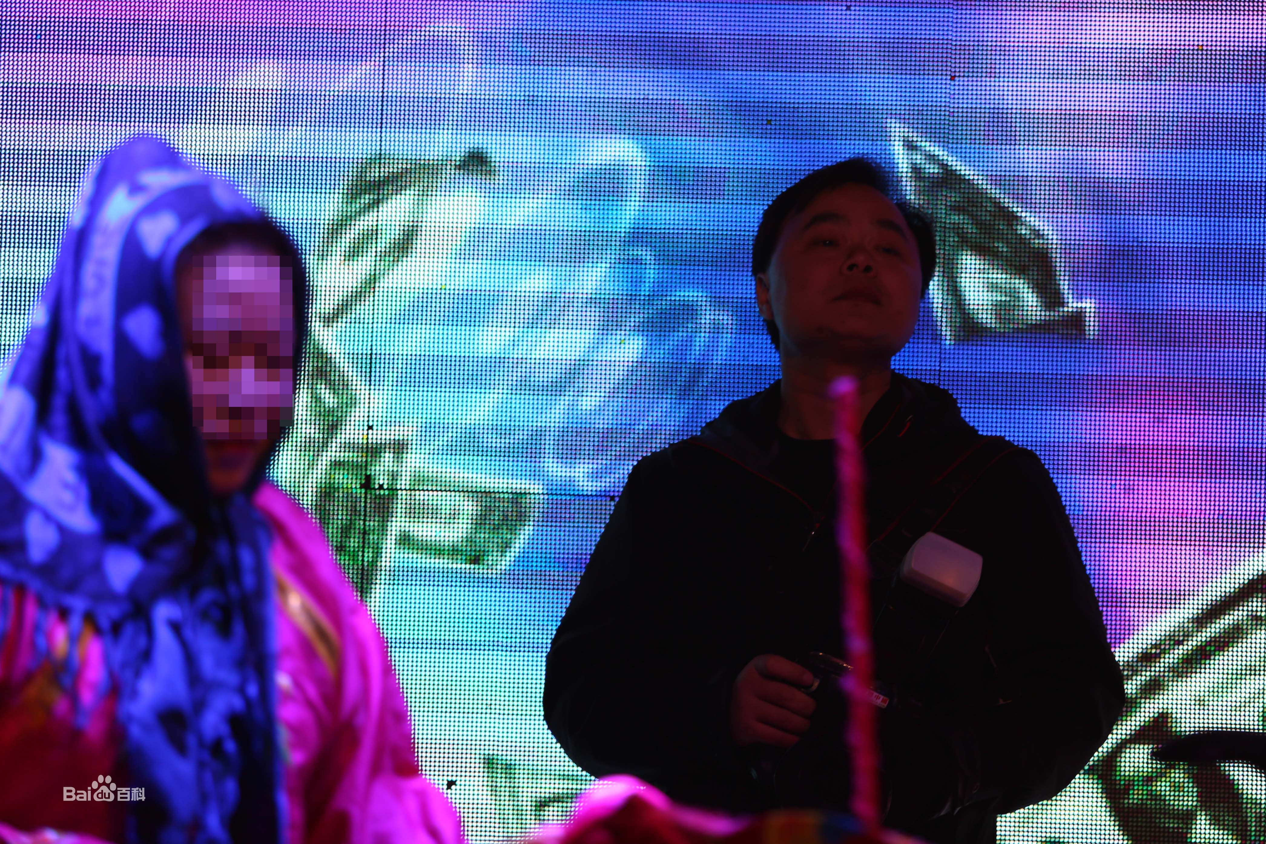 张仁杰(renjiezhang)和他独立承担的艾滋病生存现状课题中的人物在一起。素颜照相册