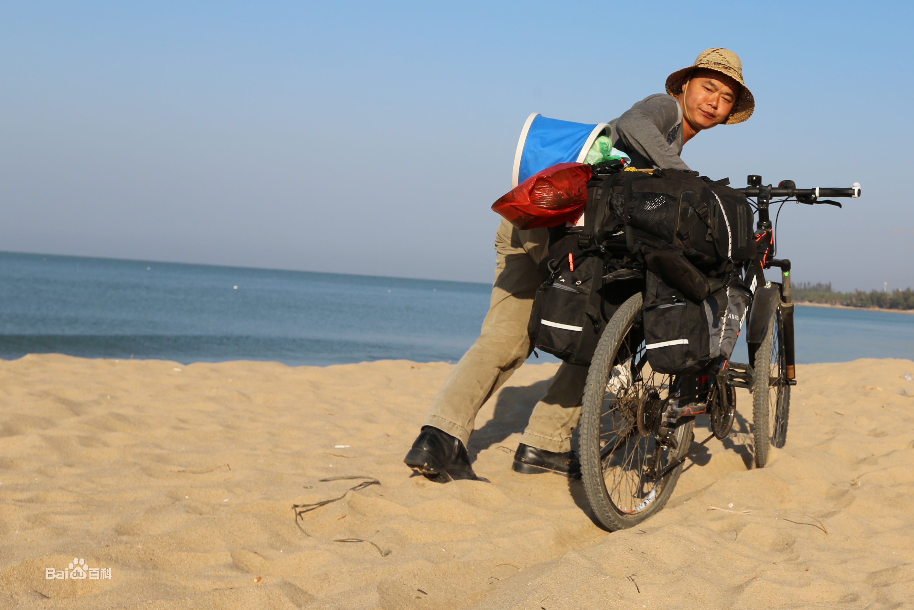 张仁杰(renjiezhang)独立承担课题的骑行在全国各地。前后照片