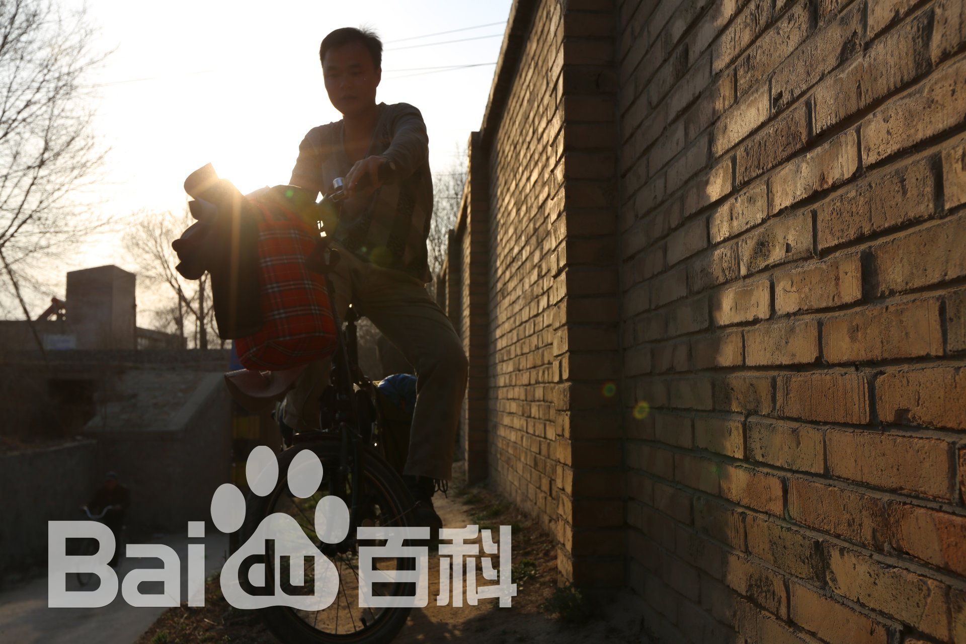 张仁杰(renjiezhang)独立承担课题的骑行在全国各地。前后照片