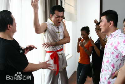 董彦麟在情景喜剧《造星公司》中的