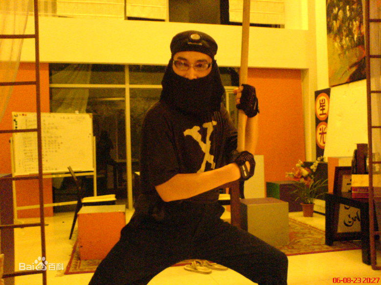 董彦麟在情景喜剧《造星公司》中的