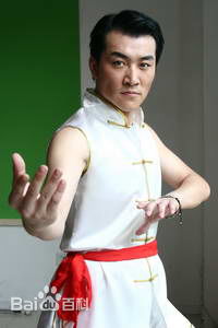 董彦麟在情景喜剧《造星公司》中的