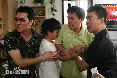 董彦麟在情景喜剧《造星公司》中的