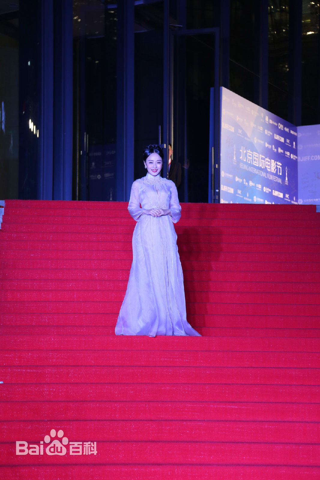 王乐乐出席活动前后照片