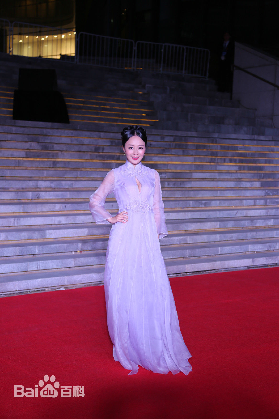 王乐乐出席活动前后照片