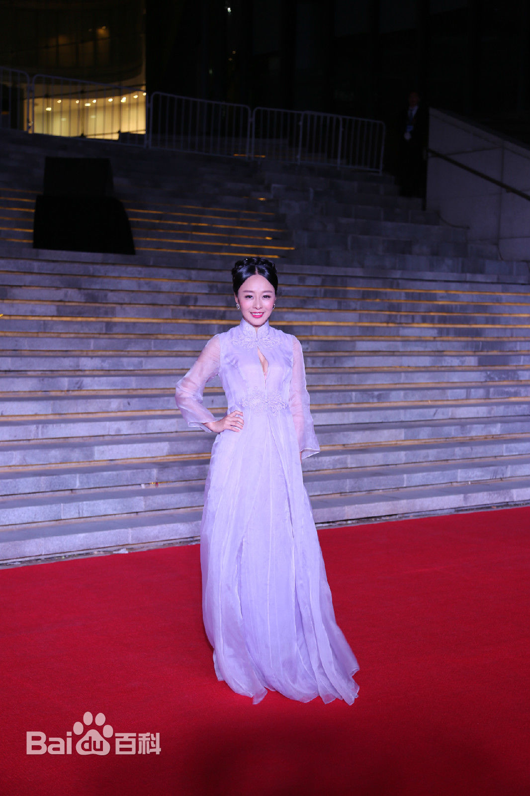 王乐乐出席活动前后照片