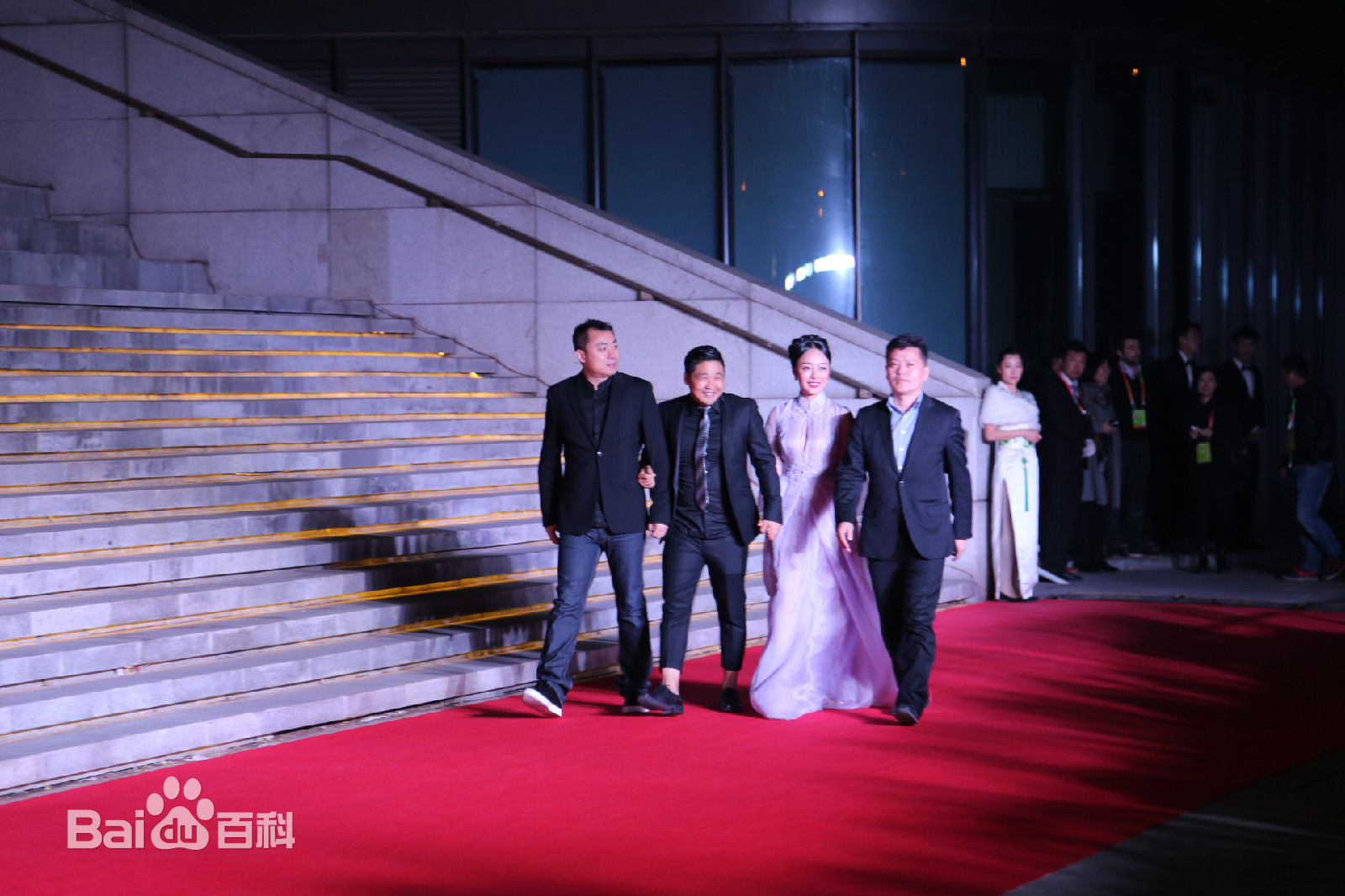 王乐乐出席活动前后照片