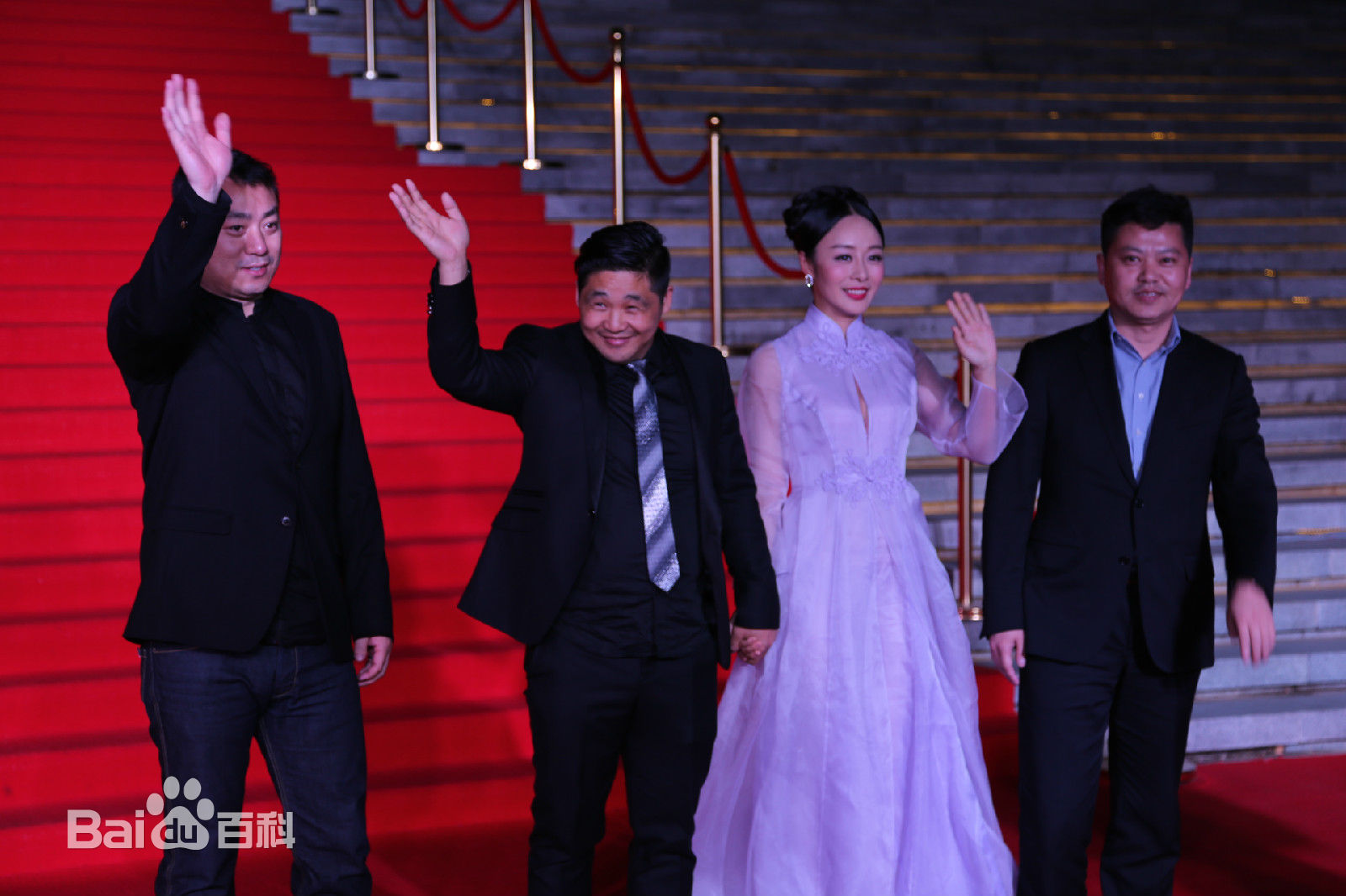 王乐乐出席活动前后照片