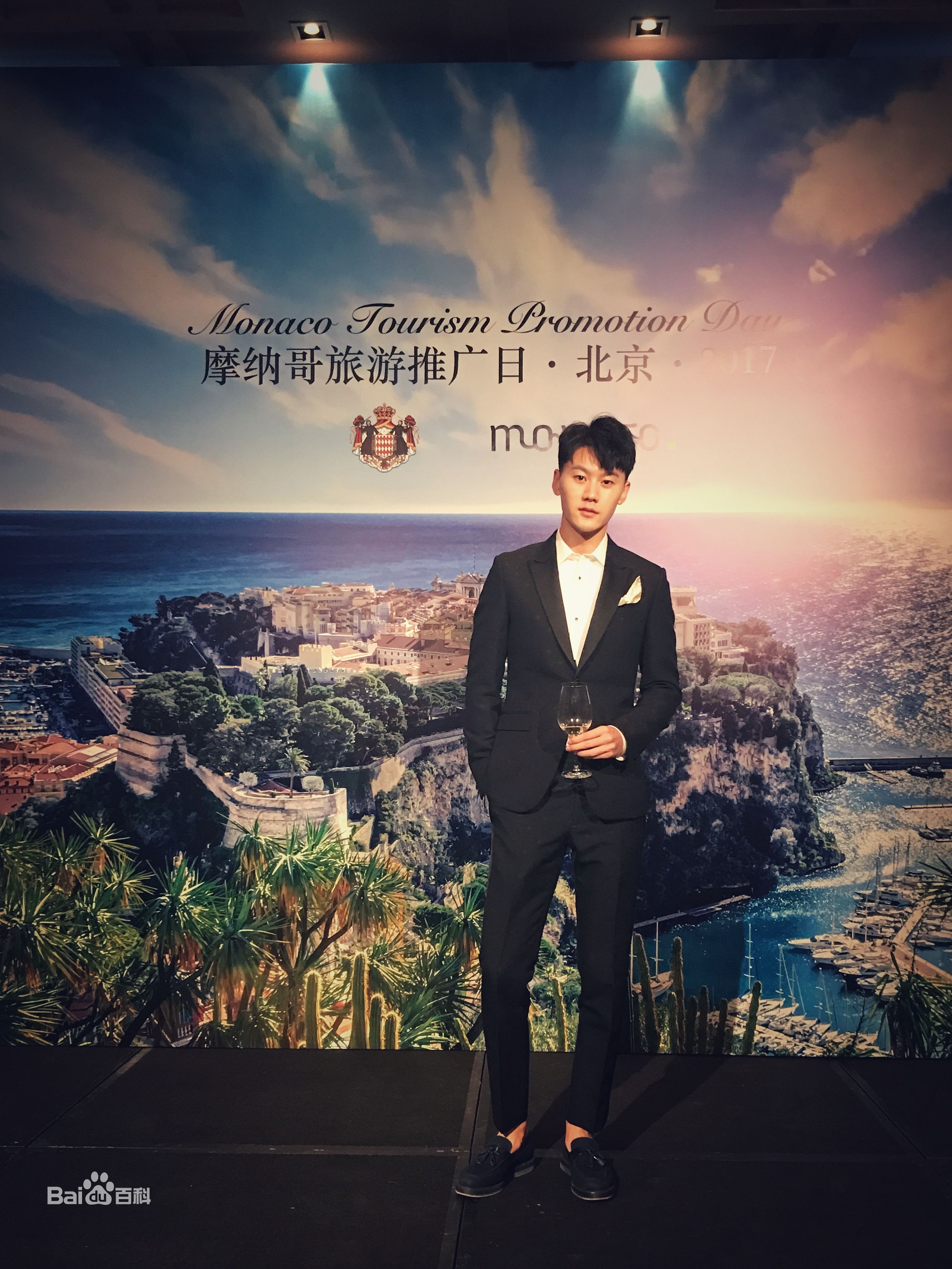 李柄辉出席活动性感图片图集