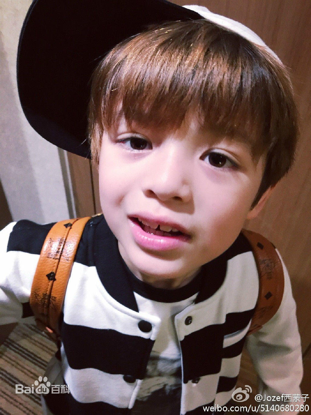 西蒙子(Jozef Liu Waite)生活照片图片图集