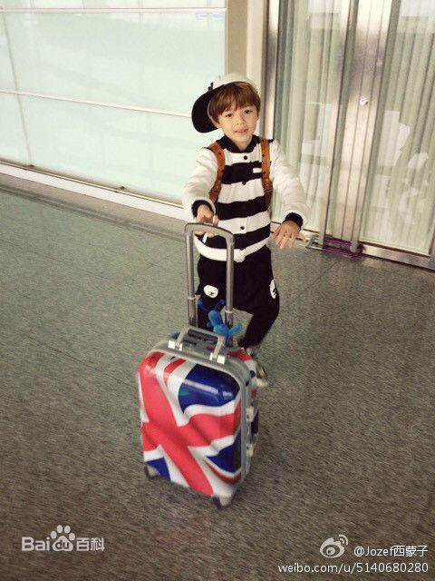 西蒙子(Jozef Liu Waite)生活照片图片图集