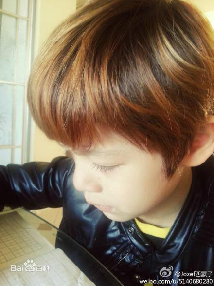 西蒙子(Jozef Liu Waite)生活照片图片图集