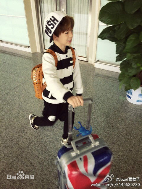 西蒙子(Jozef Liu Waite)生活照片图片图集