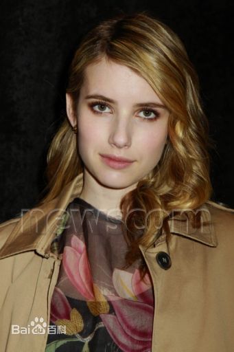 艾玛·罗伯茨(Emma Roberts)工作照前后照片