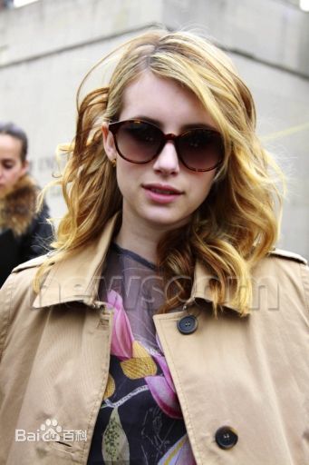 艾玛·罗伯茨(Emma Roberts)工作照前后照片