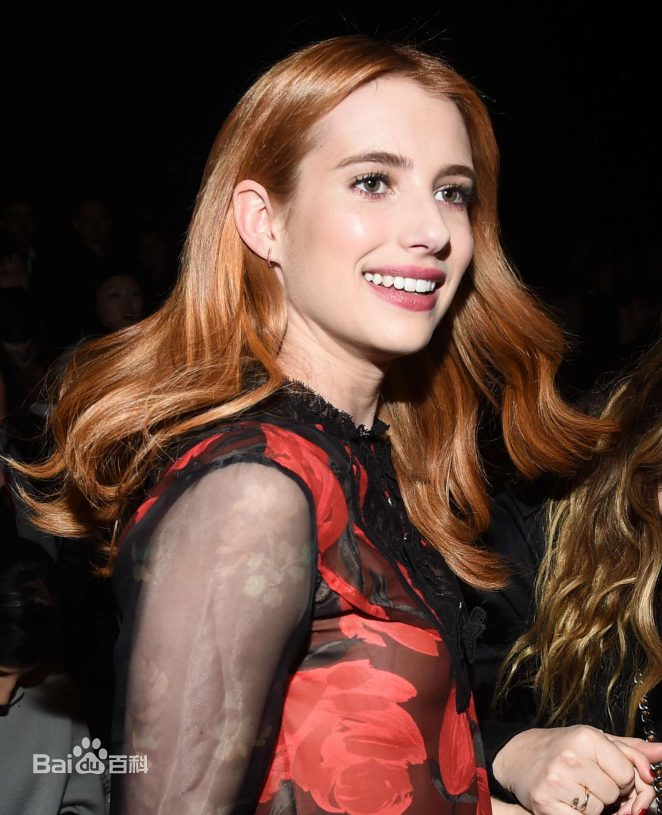 艾玛·罗伯茨(Emma Roberts)工作照前后照片