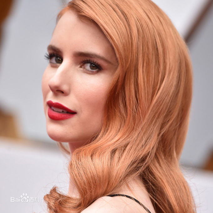 艾玛·罗伯茨(Emma Roberts)工作照前后照片