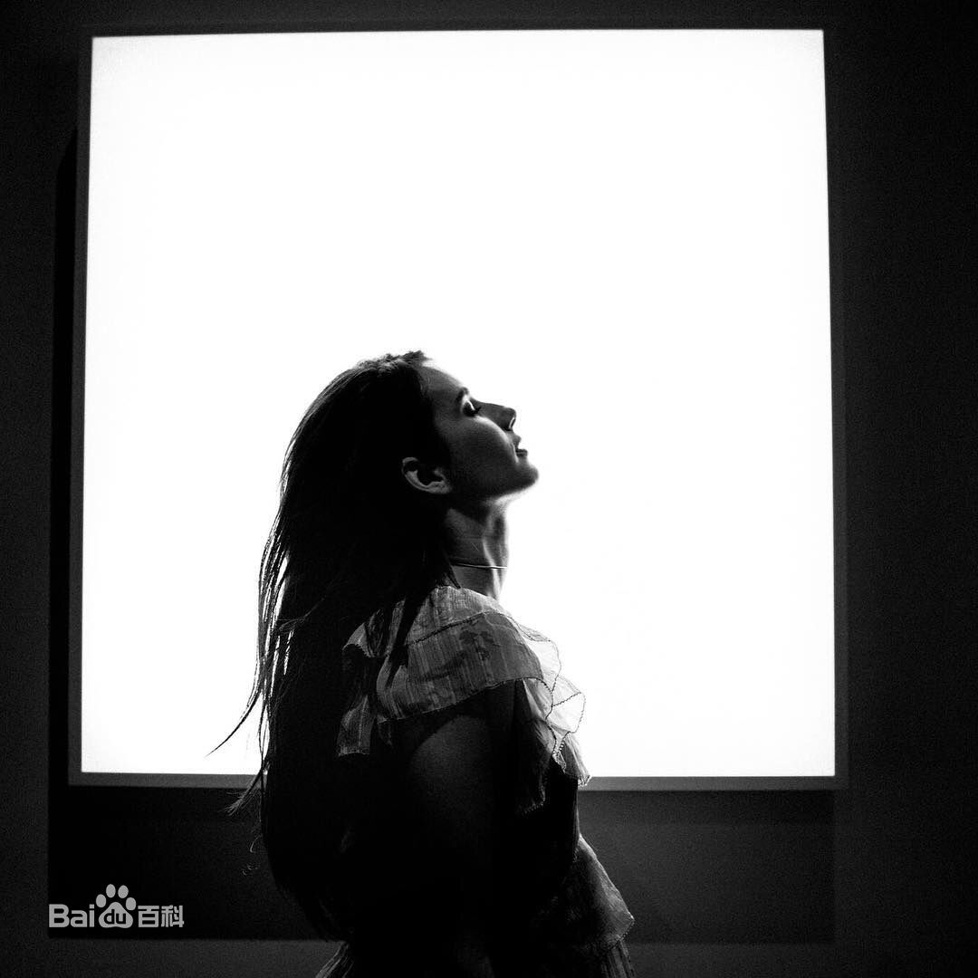 艾玛·罗伯茨(Emma Roberts)生活照图片图集