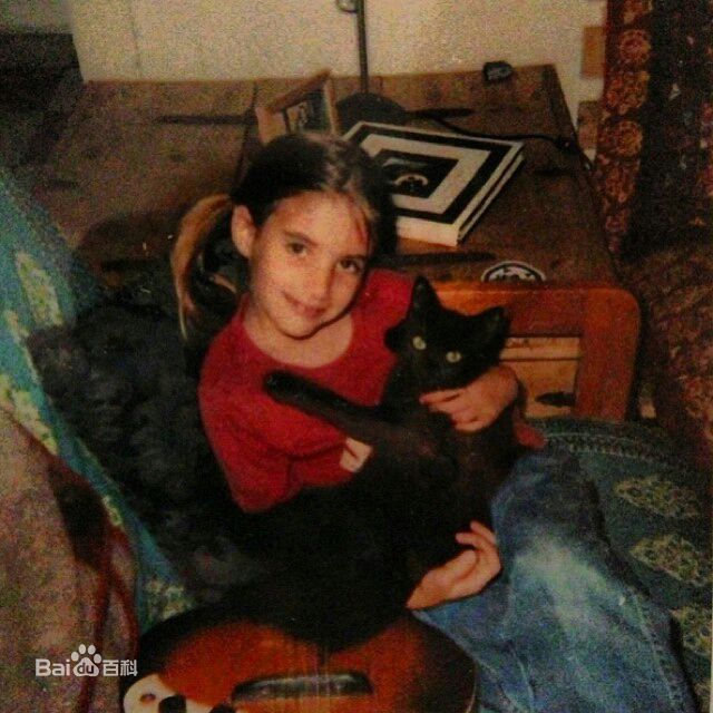 艾玛·罗伯茨(Emma Roberts)生活照图片图集