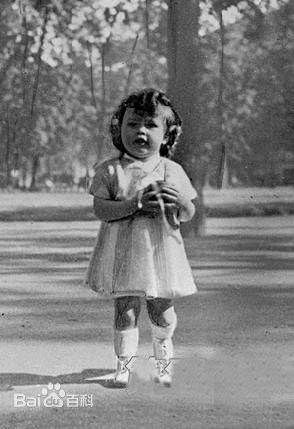 碧姬·芭铎(Brigitte Anne-Marie Bardot)童年照前后照片