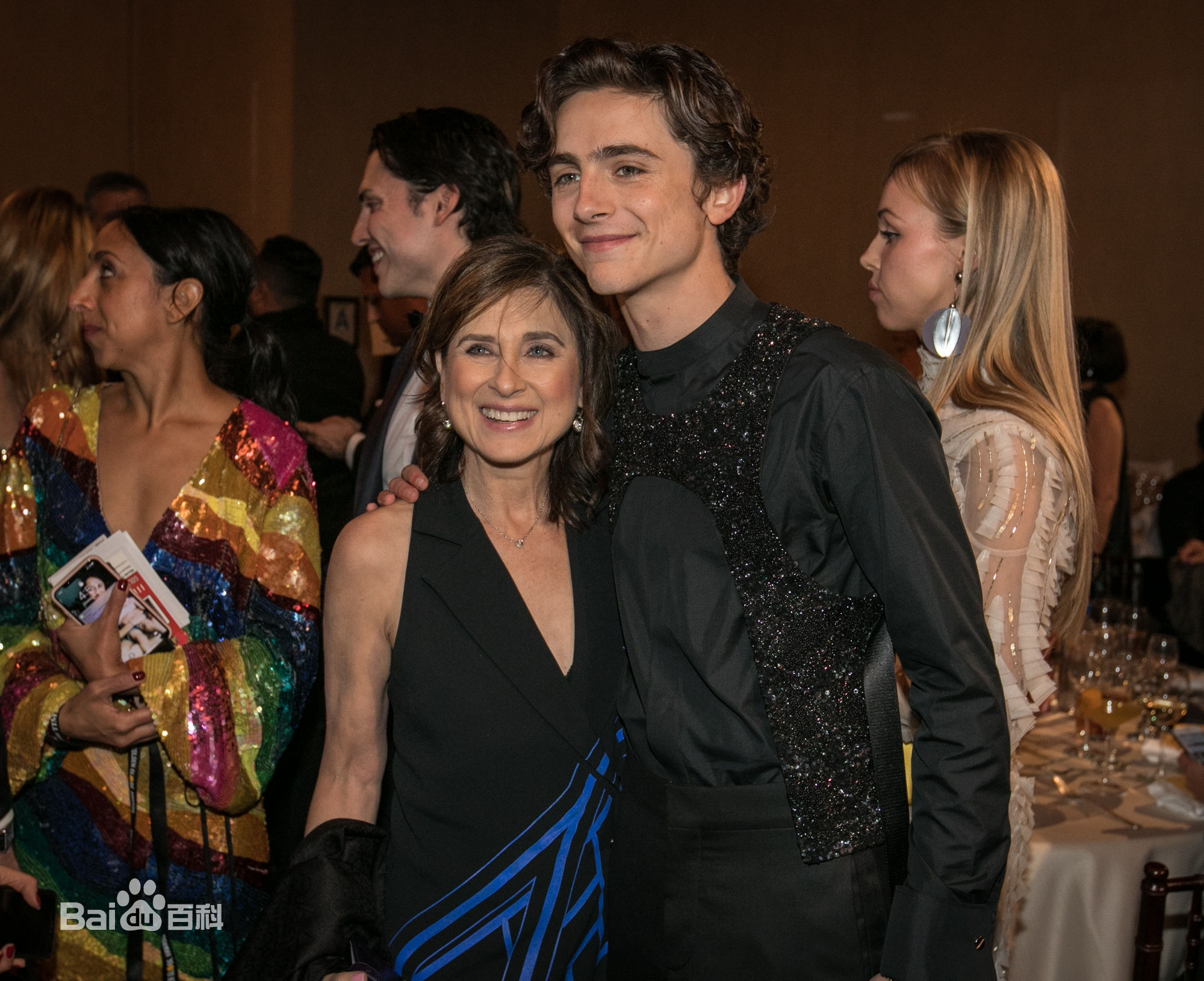 提莫西·查拉梅(Timothée Chalamet)和家人前后照片