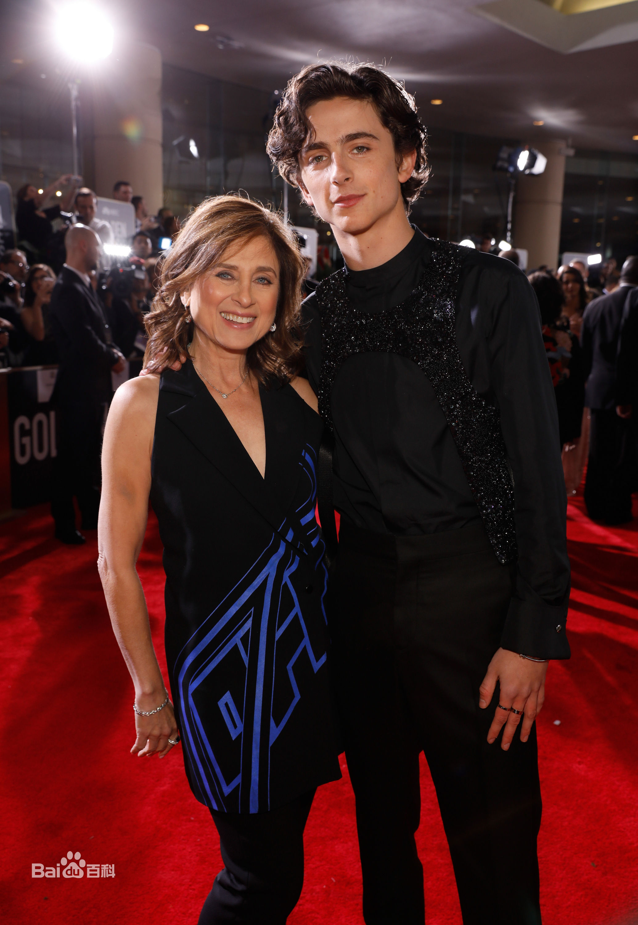 提莫西·查拉梅(Timothée Chalamet)和家人前后照片