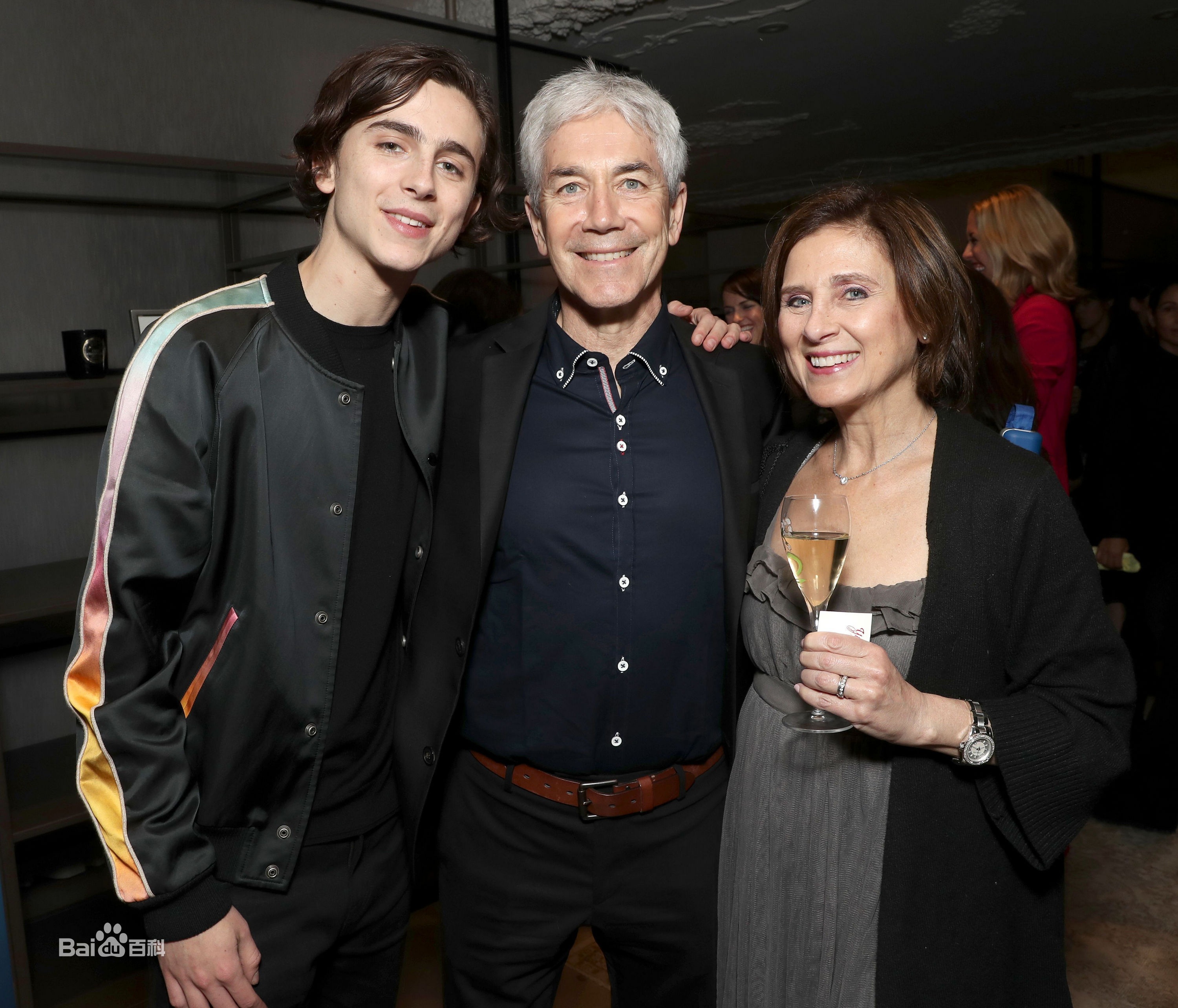 提莫西·查拉梅(Timothée Chalamet)和家人前后照片