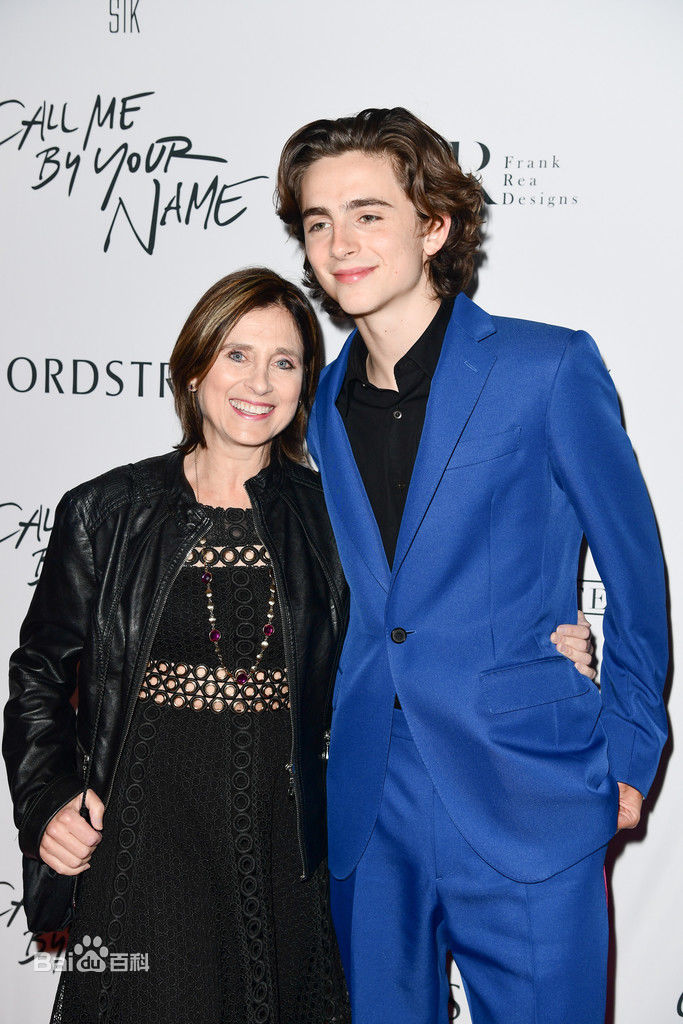 提莫西·查拉梅(Timothée Chalamet)和家人前后照片