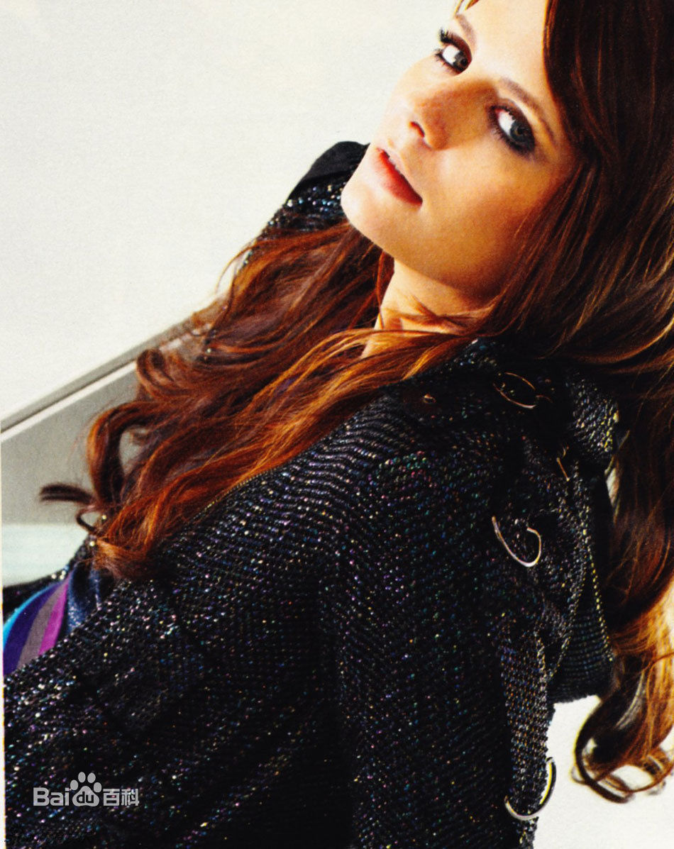 最新米莎-巴顿(Mischa Barton（Mischa Anne Marsden Barton）)米莎·巴顿精彩图册