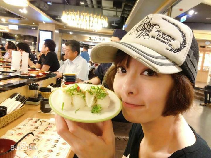 李依瑾(Egin)生活照片前后照片