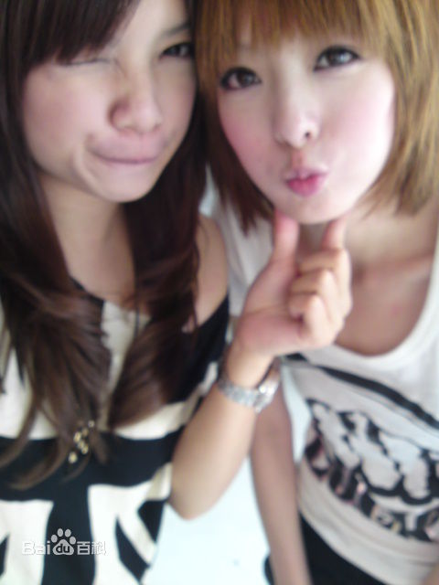 李依瑾(Egin)生活照片前后照片