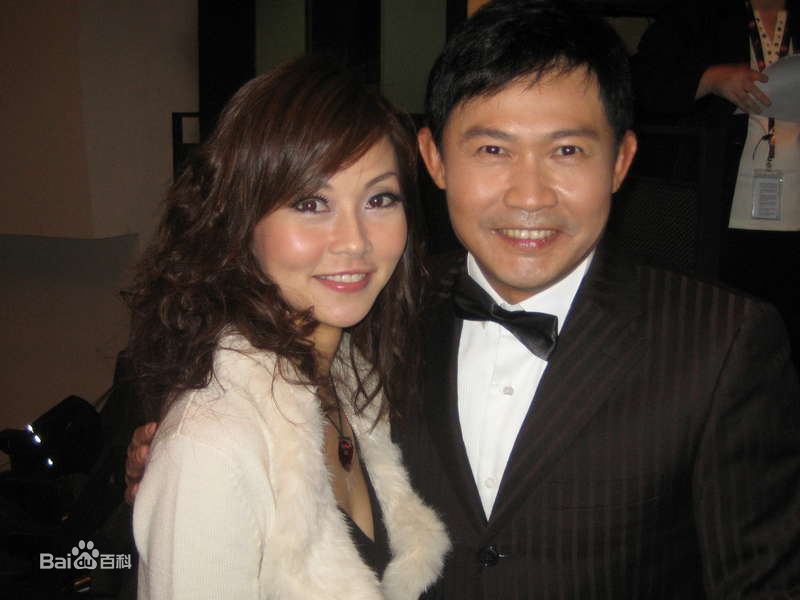 傅芳玲(英文名：Lynn Poh)很久前的玲素颜照壁纸