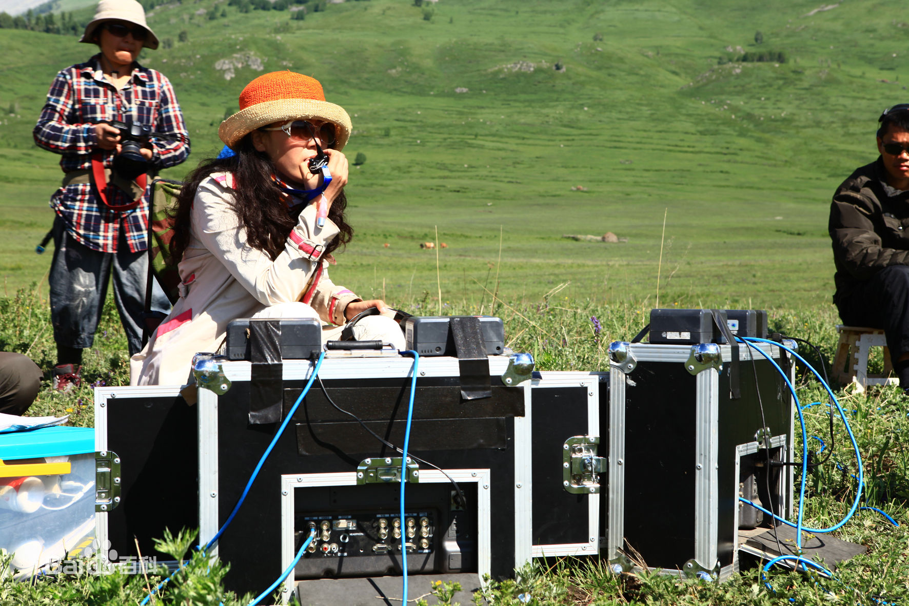 董董(Dora Dong) 获得户外传播金犀牛奖前后照片