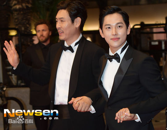 任时完(Yim Si Wan)戛纳红毯图素颜照壁纸