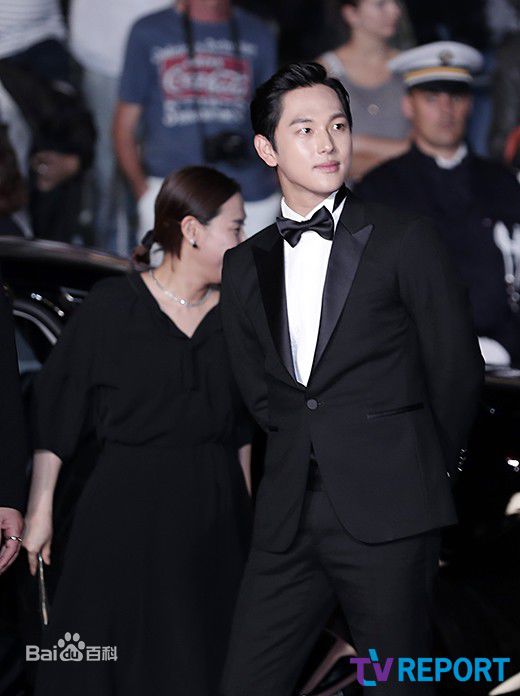 任时完(Yim Si Wan)戛纳红毯图素颜照壁纸