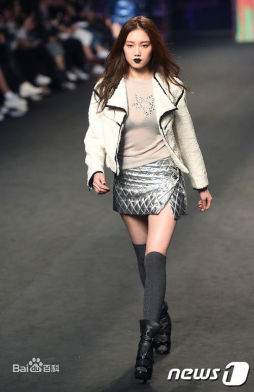 李聖經（朝鲜汉字）(；Lee Sung Kyung)李圣经前后照片