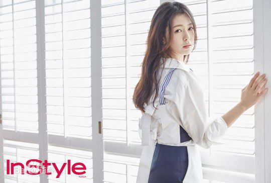 景收真(Kyong Soo Jin)最新杂志图集