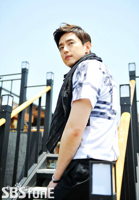 权律( KwonYul)采访图性感图片图集