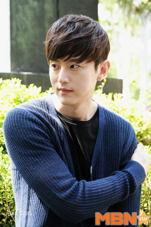 权律( KwonYul)采访图性感图片图集