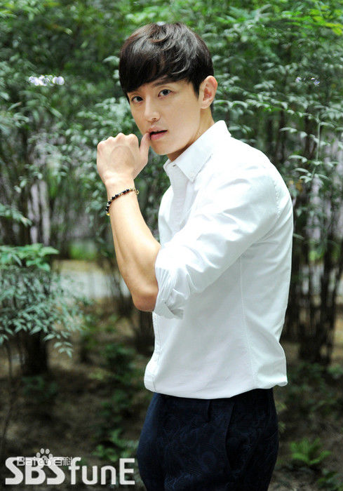 权律( KwonYul)采访图性感图片图集