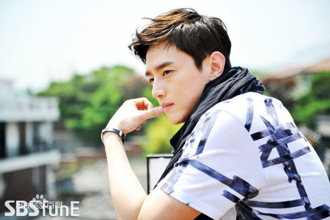 权律( KwonYul)采访图性感图片图集