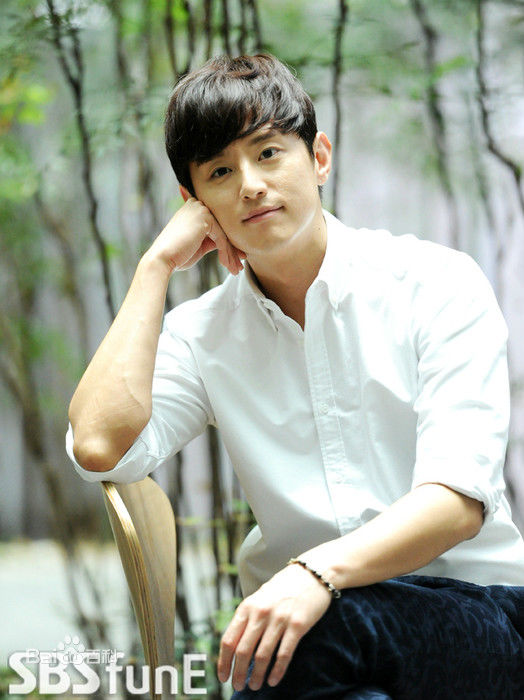 权律( KwonYul)采访图性感图片图集