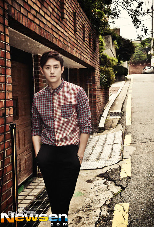 权律( KwonYul)采访图性感图片图集