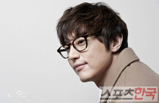 权律( KwonYul)采访图性感图片图集