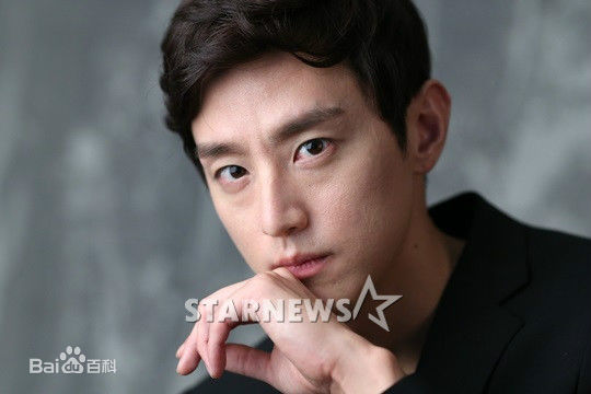 权律( KwonYul)采访图性感图片图集