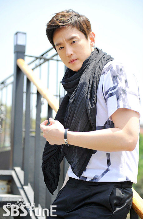 权律( KwonYul)采访图性感图片图集